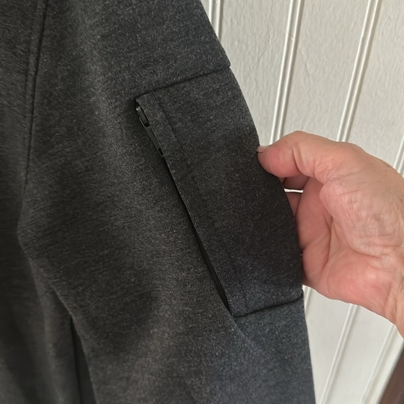 DKNY Charcoal Gray Sweatshirt sz M - Picture 11 of 16